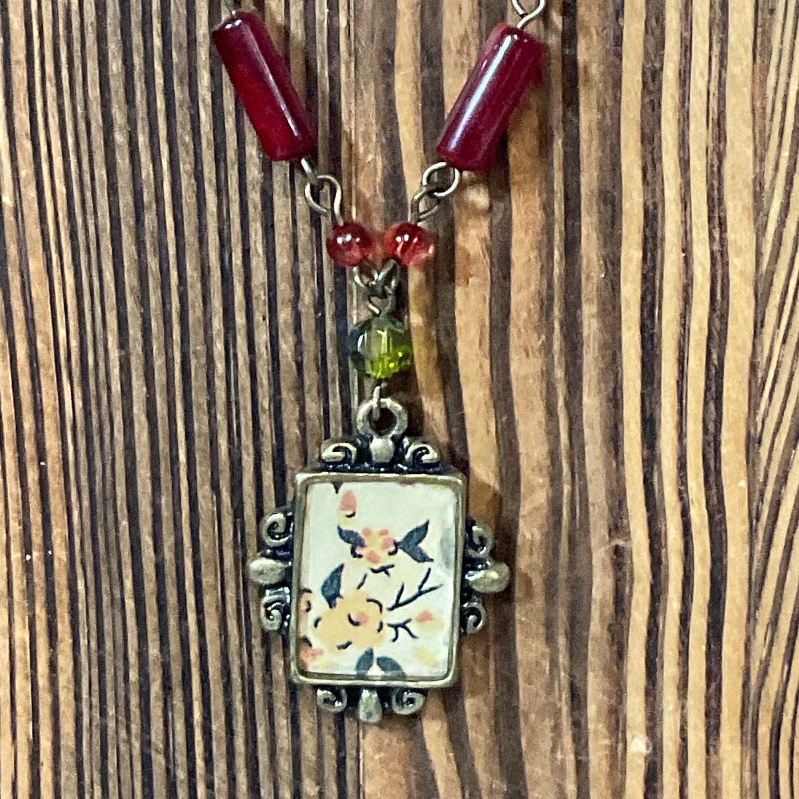 17in Hand Painted Floral Pendant Necklace Red & Green Beads Brass Tone Chain 14. - Image 7