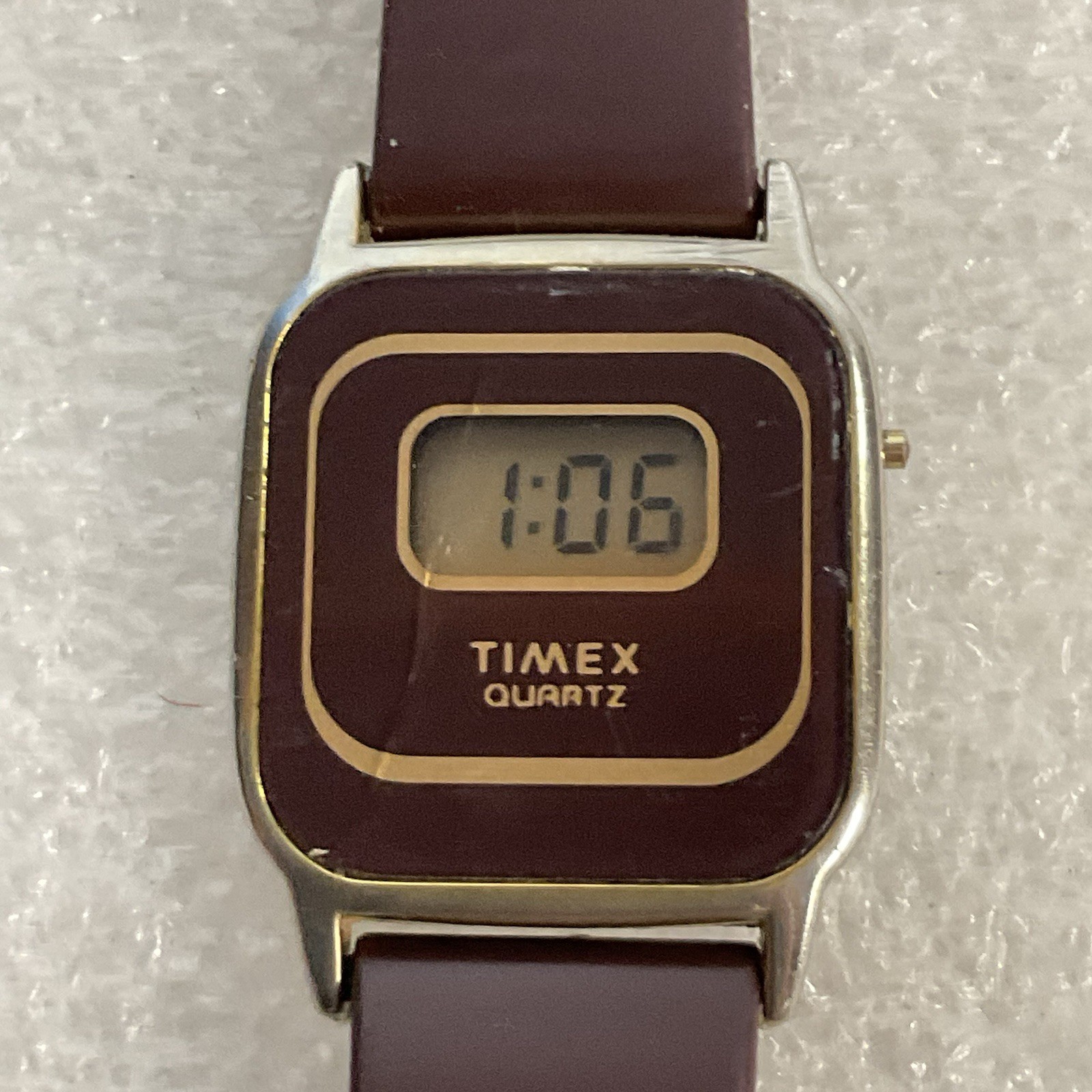 Vintage Timex Quartz TCell Ladies Watch Tested Scratched Face - Image 1