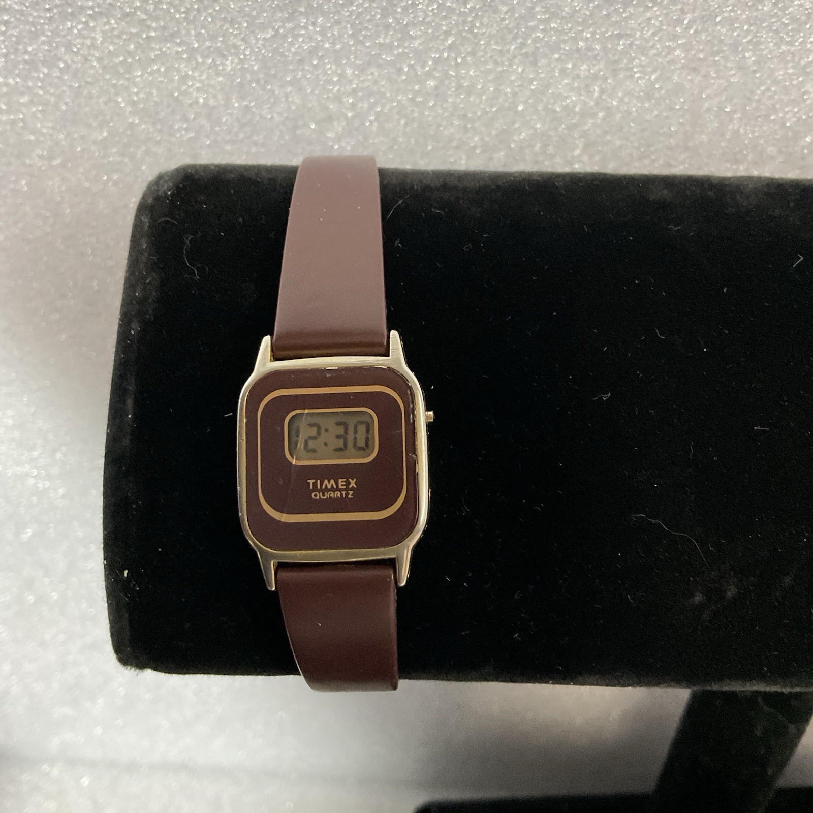 Vintage Timex Quartz TCell Ladies Watch Tested Scratched Face - Image 17